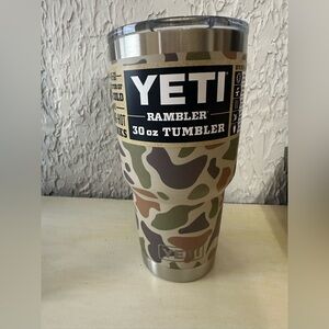 YETI 30 oz Rambler Tumbler Camouflage NWT